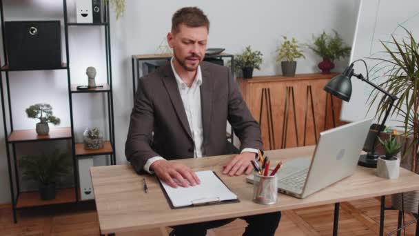 Bored Sleepy Business Man Worker Working Laptop Computer Yawning Office — Wideo stockowe