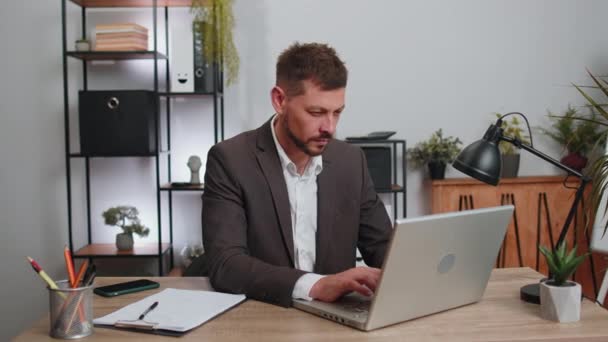 Happy Businessman Suit Working Laptop Looking Approvingly Camera Showing Thumbs — Stock video