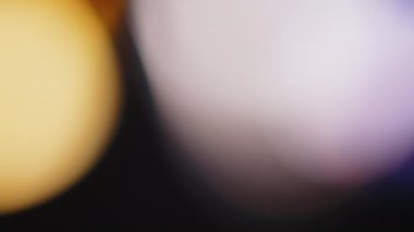 Işık, soyut 4K görüntülerini sızdırır. Yanıp sönen çember mercek parlayan işaret fişeği örtüleri, canlandırma bulanık renk arkaplanı. Çekimleriniz üzerinde birleştirme, videoyu biçimlendirme, geçişler