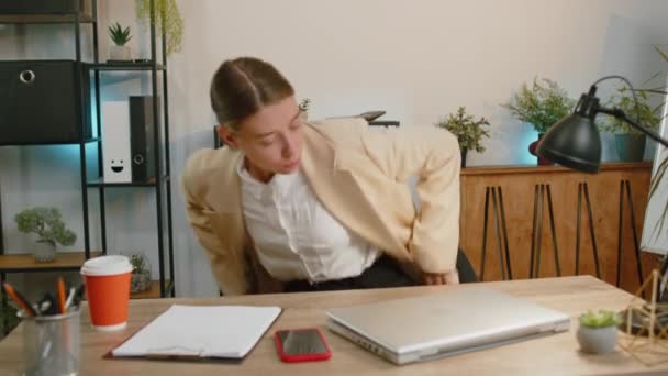 Businesswoman Freelancer Enters Office Start Working Laptop Computer Desk Drinking — 비디오