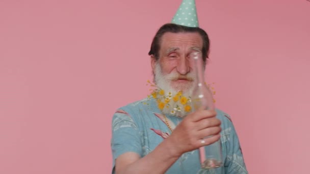 Drunk Senior Man Party Drinks Vodka Beverage Bottle Celebrating Victory — Vídeo de Stock