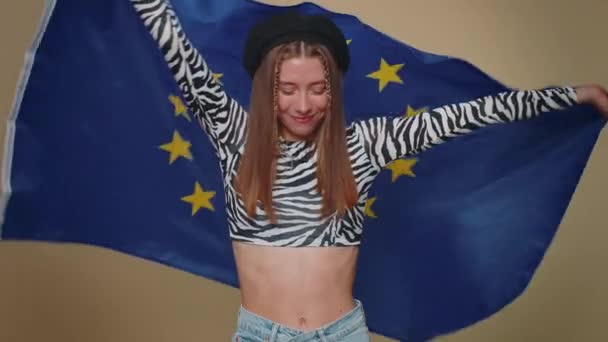 Lovely Pretty Young Woman Waving European Union Flag Smiling Cheering — Stok video