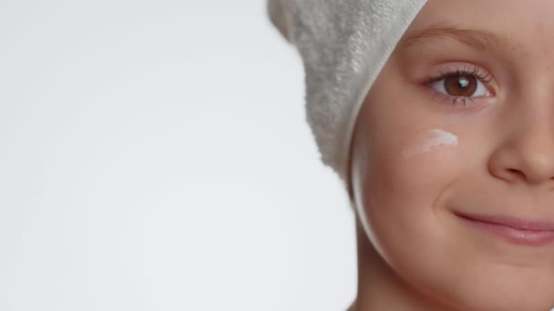 Young Child Girl Applying Cleansing Moisturizing Cream Cheekbones Isolated White — Stockvideo