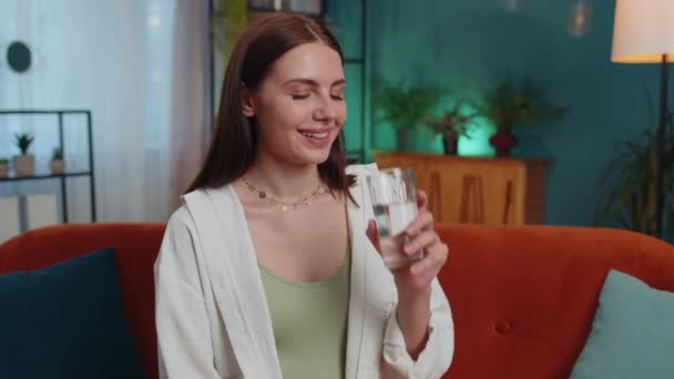 Portrait Thirsty Lovely Girl Sitting Indoors Holding Glass Natural Aqua — Video