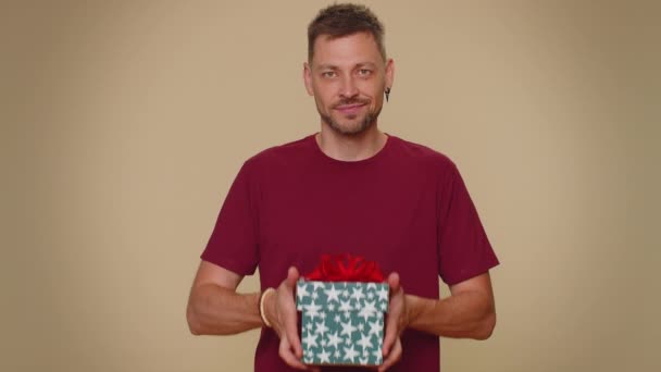 Positive Smiling Bearded Handsome Young Man Presenting Birthday Gift Box — Vídeo de Stock