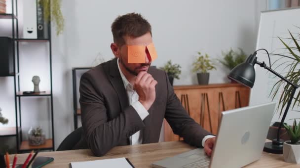 Inefficient Tired Businessman Suit Working Sleeping Laptop Computer Eyes Stickers — 비디오