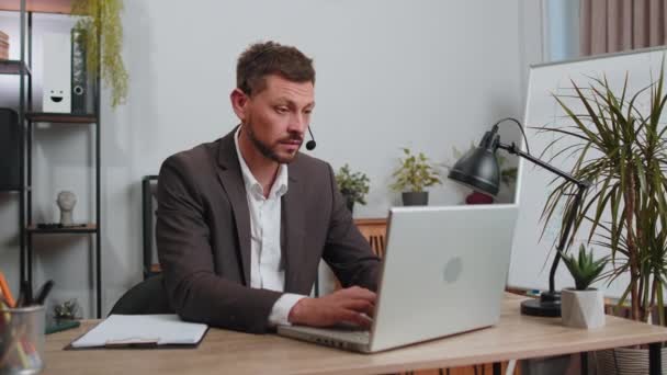 Businessman Working Laptop Computer Wearing Headset Freelance Worker Call Center — Stockvideo
