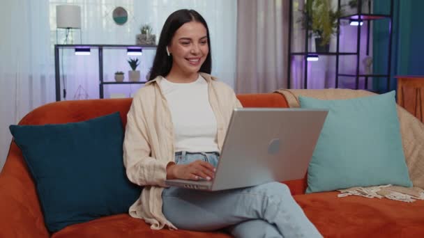 Portrait Blogger Girl Sitting Couch Looking Camera Making Video Webcam — Wideo stockowe