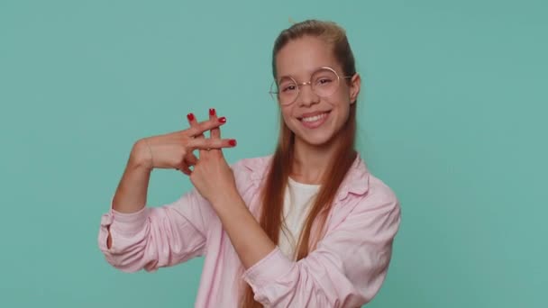 Hashtag Cheerful Pretty Teenager Young Girl Showing Hashtag Symbol Hands — Vídeo de Stock