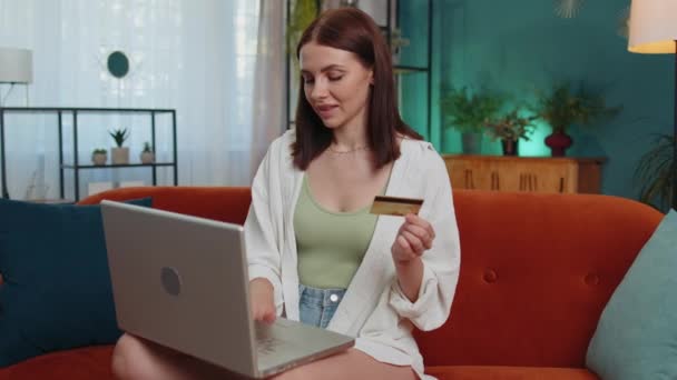 Portrait Caucasian Girl Using Credit Bank Card Laptop Computer While — Vídeo de stock