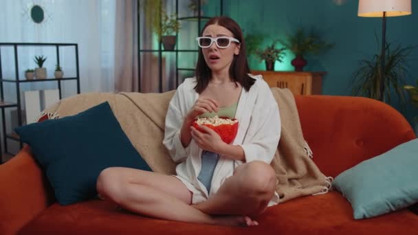 Excited Adult Girl Sitting Sofa Eating Popcorn Watching Interesting Serial — Vídeo de stock