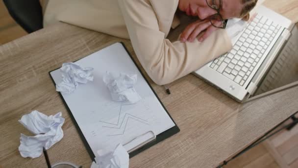 Bored Sleepy Businesswoman Programmer Software Developer Formal Wear Suit Falling — Video