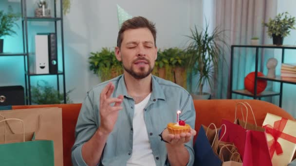 Happy Adult Man Wears Festive Birthday Hat Hold Cupcake Makes — Vídeo de Stock