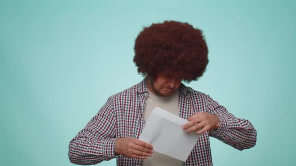 Man Open Envelope Take Out Letter Reads Feel Happy Career — Stok video