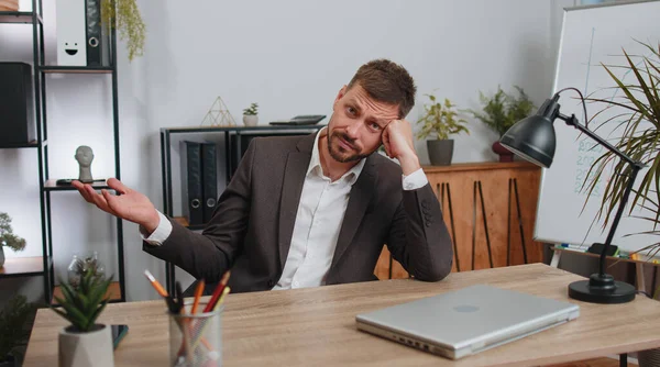 Businessman Programmer Software Developer Suit Working Laptop Loses Becoming Surprised — Stock Photo, Image