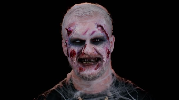 Sinistere Man Met Vreselijke Enge Halloween Zombie Make Kostuum Met — Stockvideo
