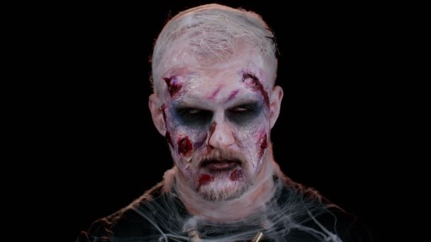 Gruseliger Mann Mit Blutigen Narben Gesicht Stylisches Zombie Make Halloween — Stockvideo