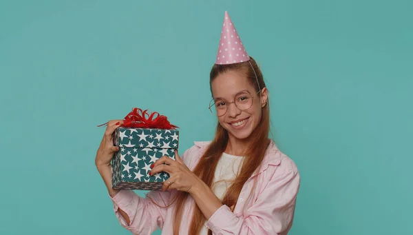 Cheerful Lovely Pretty Teenager Girl Receiving Gift Box Smiling Joyfully — Fotografia de Stock