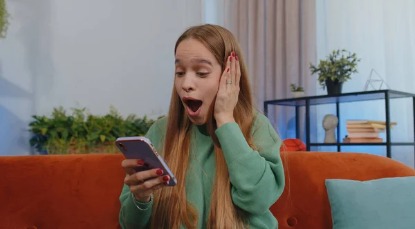 God Wow Excited Happy Joyful Winner Girl Use Smartphone Typing — Stockfoto