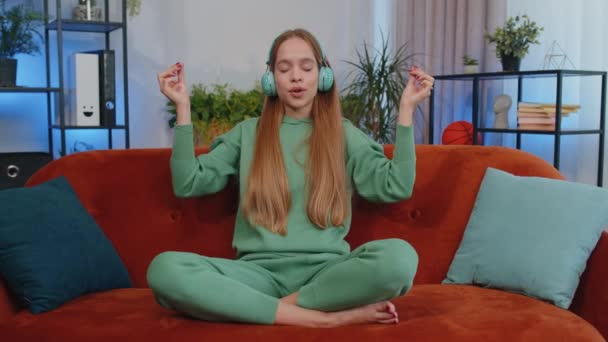 Keep Calm Relax Inner Balance Teen Girl Breathes Deeply Mudra — Video Stock