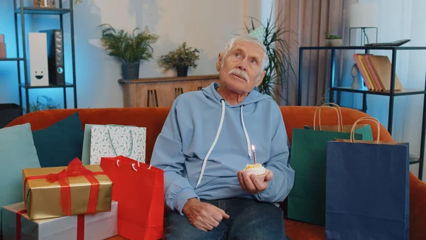 Happy Senior Grandfather Wears Festive Birthday Hat Hold Cupcake Makes — Foto Stock