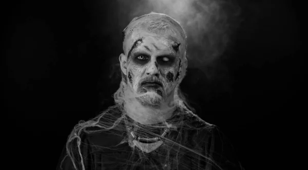 Homem Sinistro Com Horrível Assustador Maquiagem Zumbi Halloween Traje Fazendo — Fotografia de Stock