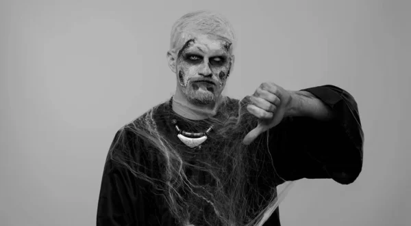 Hombre Siniestro Traje Carnaval Halloween Zombie Loco Con Cicatrices Heridas —  Fotos de Stock