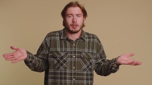 Diyecegimi Bilmiyorum Kafası Karışmış Bir Adam Belirsiz Bir Soru Hakkında — Stok video