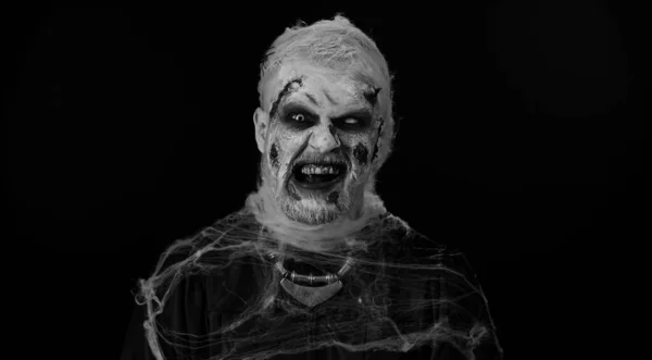 Zombie Makijażem Sztucznymi Ranami Bliznami Białymi Soczewkami Kontaktowymi Patrzącymi Kamerę — Zdjęcie stockowe