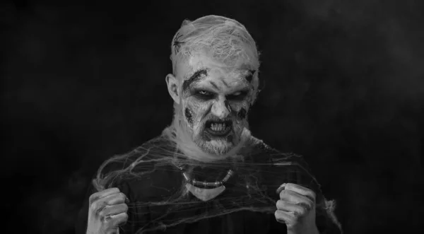 Ijesztő Ember Halloween Zombi Véres Sebesült Smink Próbál Megijeszteni Arckifejezések — Stock Fotó