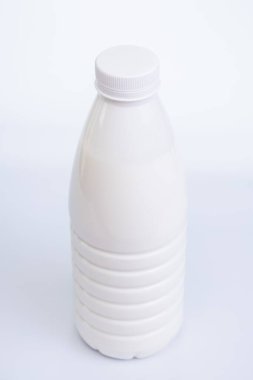 Süt şişesi, izole edilmiş yiyecek kutusu. içecek kalsiyum