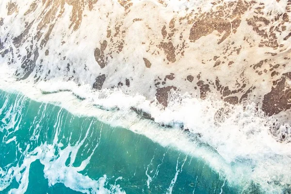 Sahil kıyısı, deniz, kum. kıyı