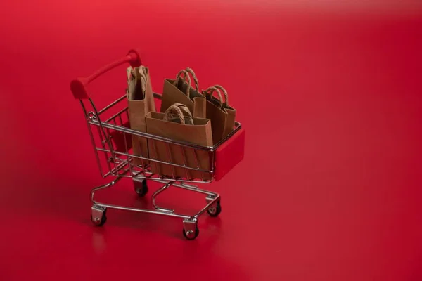 Trolley Supermarket Nakupování Line Prodej Červený Balíček Dovolená Obchodě — Stock fotografie