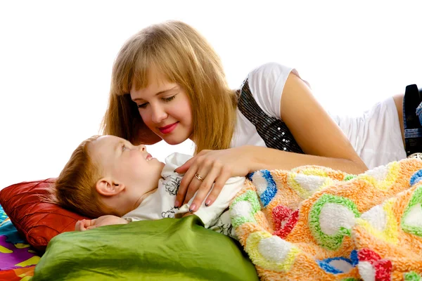 Madre e figlio a letto — Foto Stock