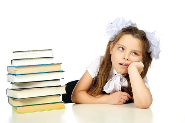 Une fille et des livres — Photo