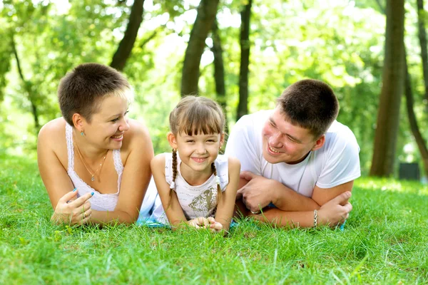 Family resting in nature. — Stock Photo, Image