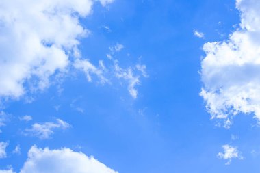 Gökyüzü açık mavi, gökyüzü bulutlu