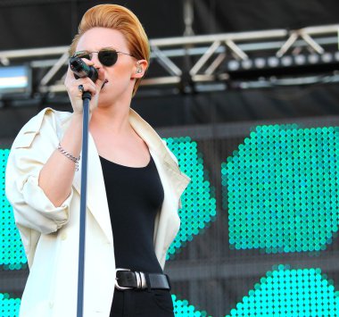 la roux elektrik gerçekleştirme daisy karnaval new york