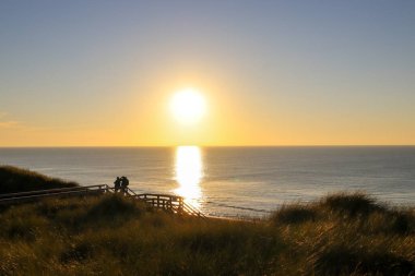 Ada 'da gün batımı Sylt, altın saat