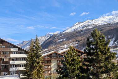 Zermatt 'taki İsviçre Alplerinden güzel bir manzara.