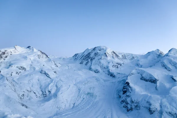 Zermatt 'taki İsviçre Alplerinden güzel bir manzara.