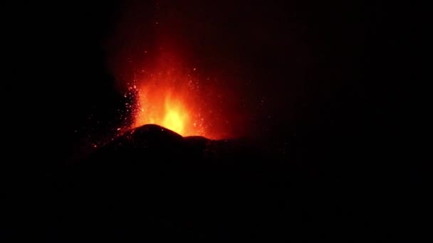 Volcano eruption at night — Stock Video