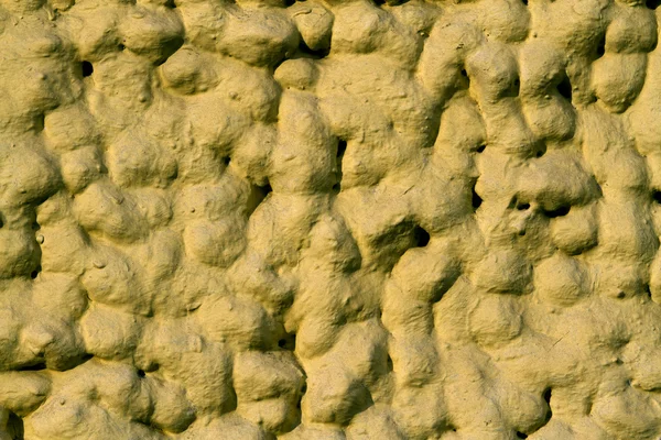 Sarı inişli çıkışlı duvar — Stok fotoğraf