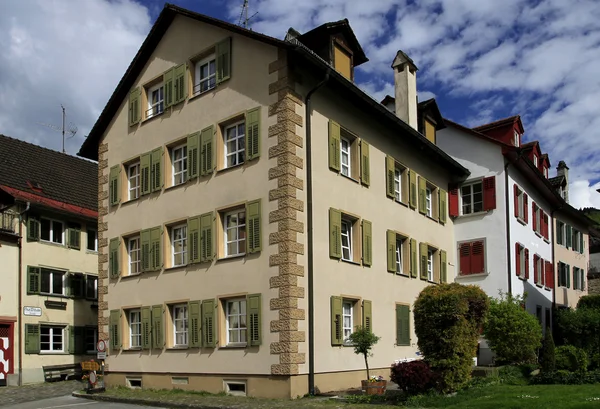Starý domov v rakouském městě bregenz — Stock fotografie