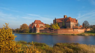 Polonya, Polonya, Polonya, tarihi yerler Malbork castle görüntülemek malbork castle Gölü üzerinden, gün batımı, popüler turistik yerlerde Polonya malbork castle