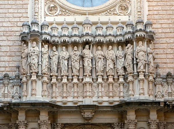 Detailed view of entrance to Monastery of Montserrat, Catalonia, Spain.Religious sculptures on the facade of basilica at Benedictine Abbey at Montserrat, Santa Maria de Montserrat,Barcelona,Holy Grail — Stock Photo, Image