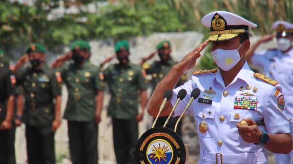 Anggota Angkatan Laut Indonesia Mengadakan Upacara Memperingati Layanan Pejuang Medan — Stok Foto