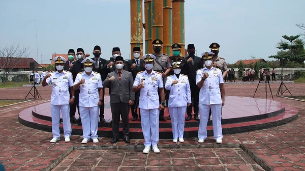 Anggota Angkatan Laut Indonesia Mengadakan Upacara Memperingati Layanan Pejuang Medan — Stok Foto