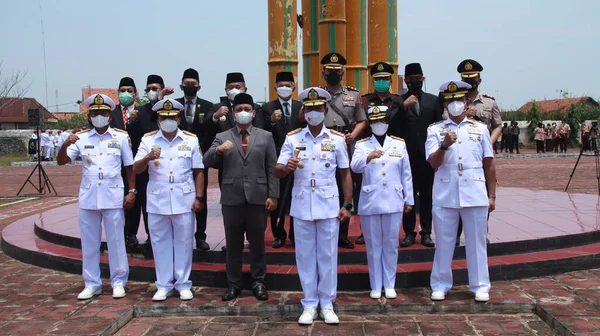 2021年10月3日 インドネシア海軍のメンバーが戦場での戦闘機のサービスを記念して式典を開催しました — ストック写真