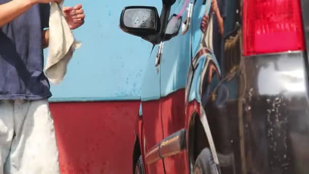 Man Hands Wipe Car Windows Rag Drying Water Freshly Washed — Stock Video